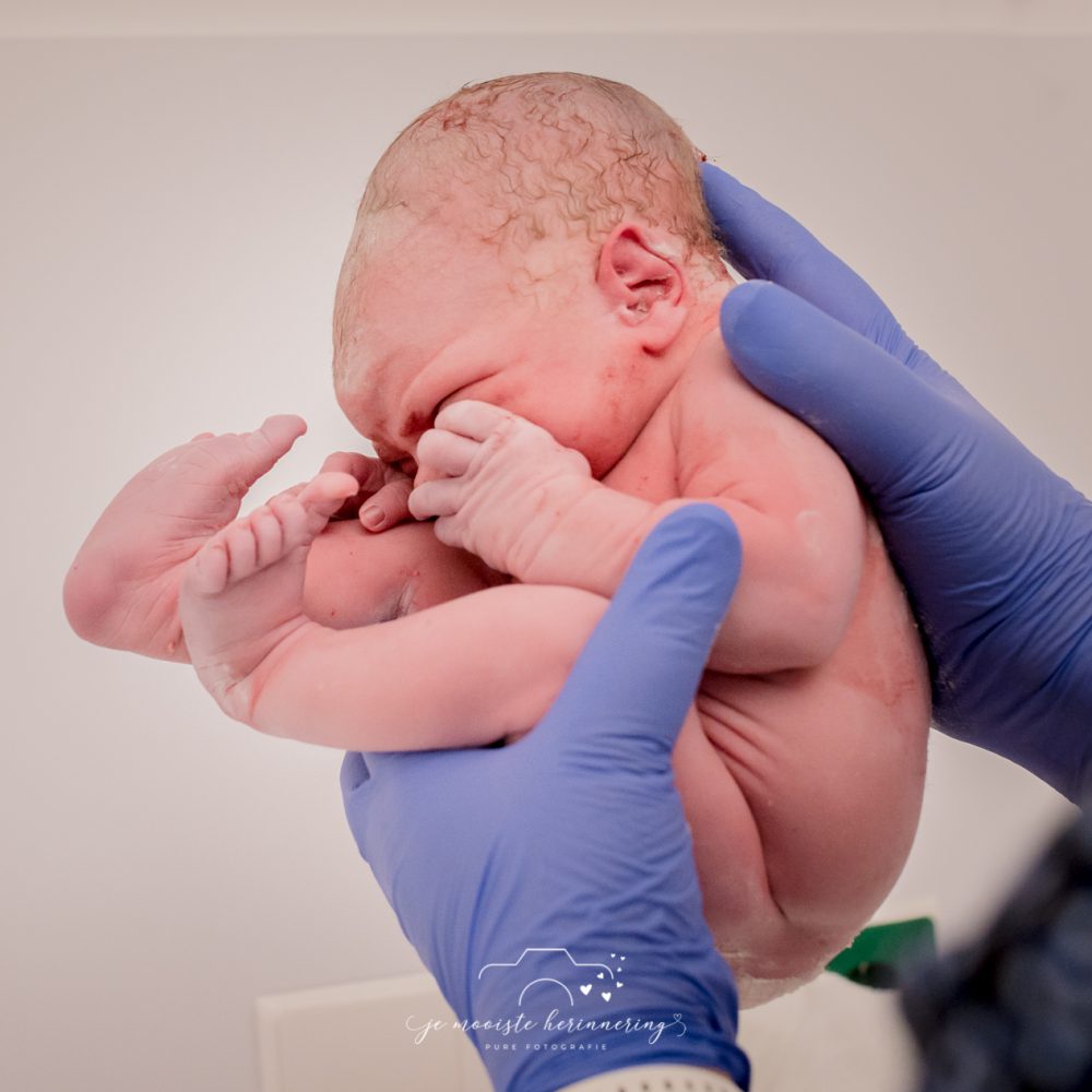geboortefotografie-foetushouding-pasgeboren